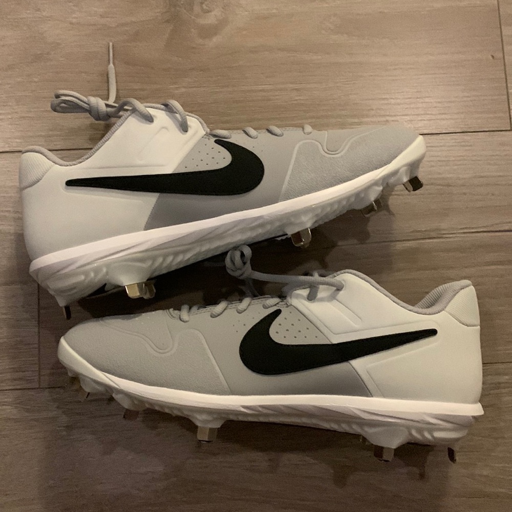 Nike Alpha Huarache Varsity Low Grey White Baseball Cleats AO7960 002
